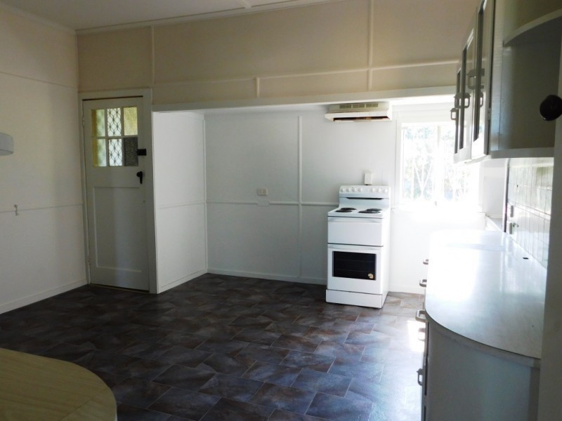 1 Walkers Lane, Booval QLD 4304