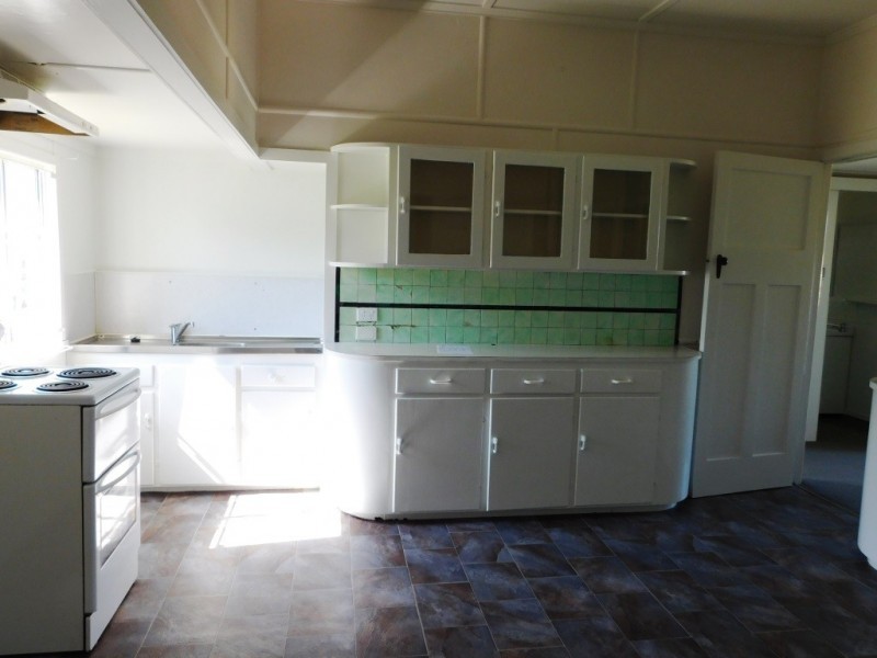 1 Walkers Lane, Booval QLD 4304