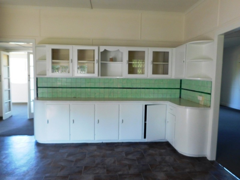 1 Walkers Lane, Booval QLD 4304