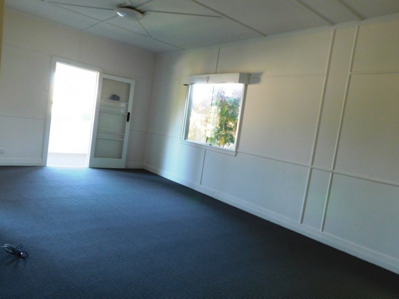 1 Walkers Lane, Booval QLD 4304