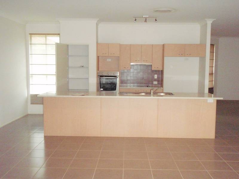 2 Royal Court, Brassall QLD 4305