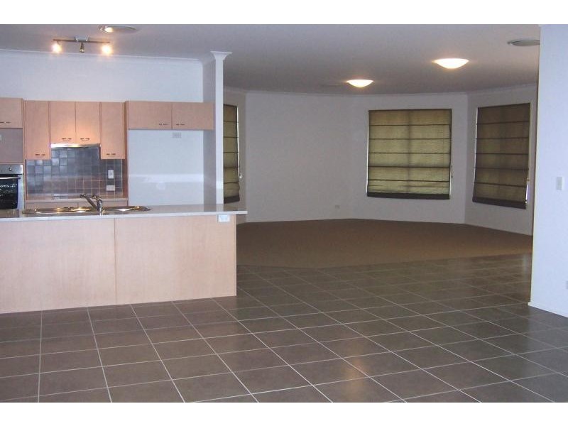 2 Royal Court, Brassall QLD 4305