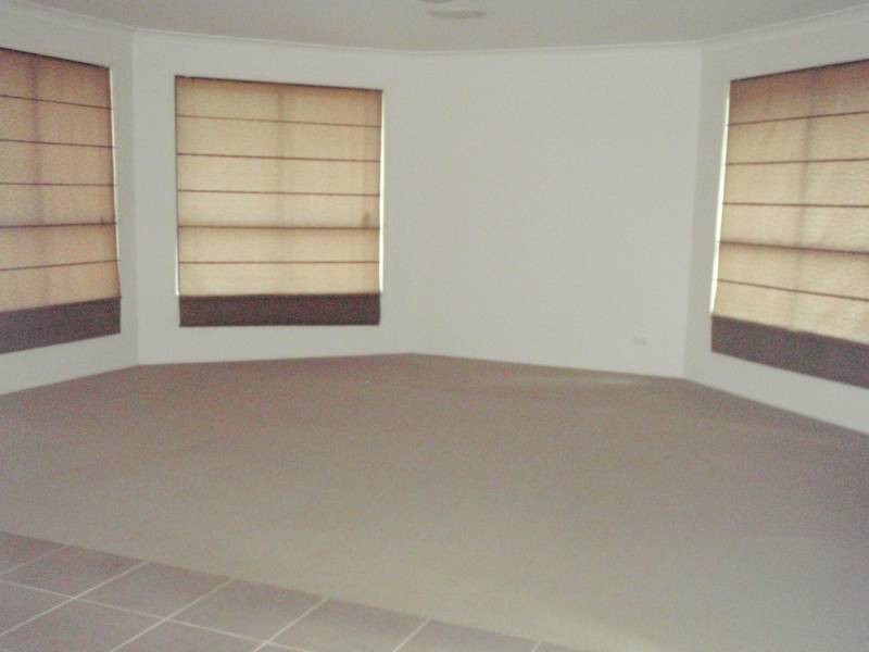 2 Royal Court, Brassall QLD 4305