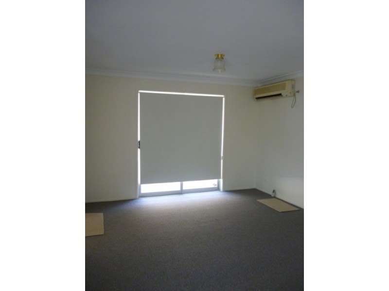 8 Earl Street, Dinmore QLD 4303