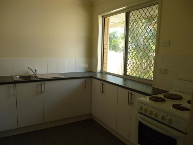 8 Earl Street, Dinmore QLD 4303