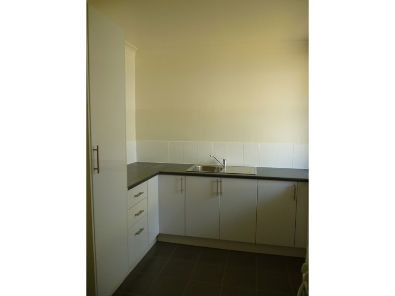 8 Earl Street, Dinmore QLD 4303