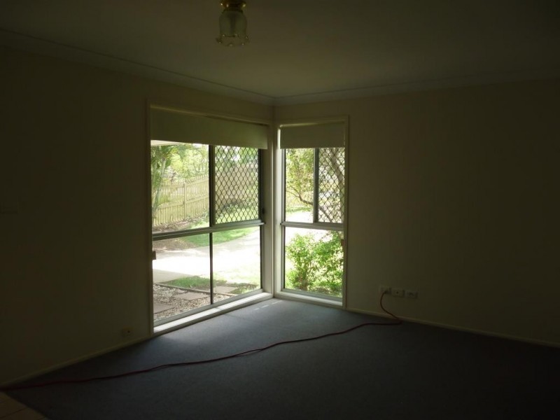 8 Earl Street, Dinmore QLD 4303