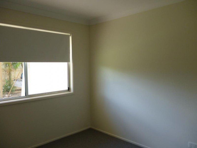 8 Earl Street, Dinmore QLD 4303