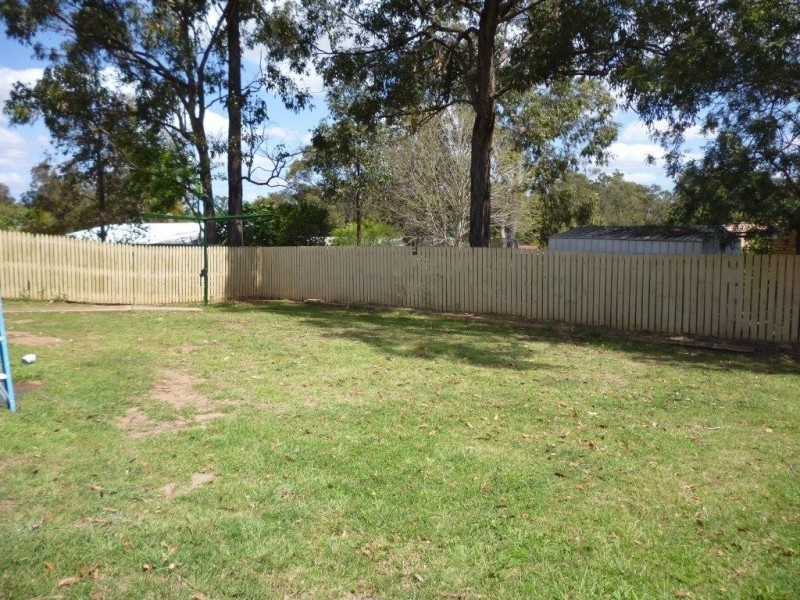 8 Earl Street, Dinmore QLD 4303