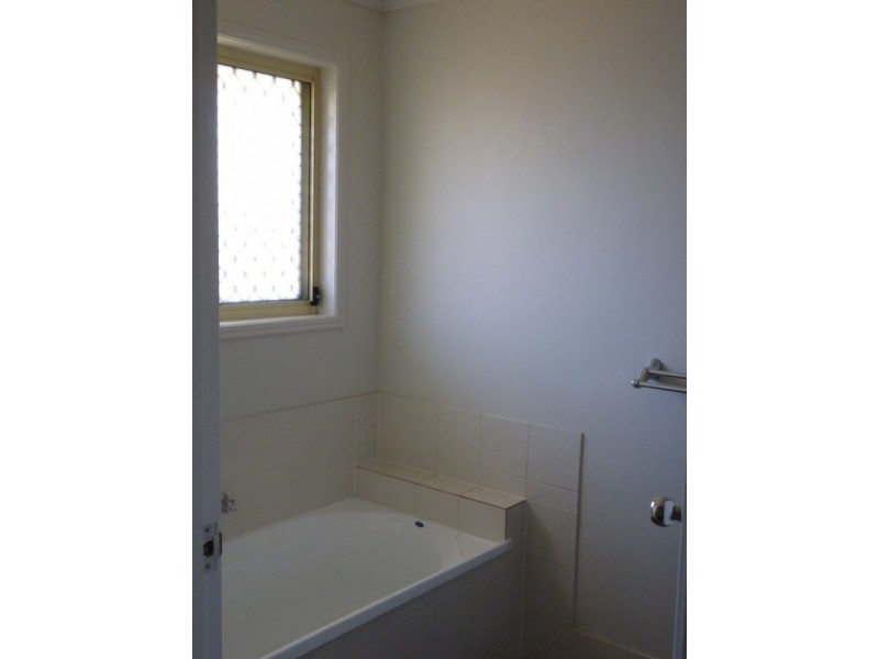 61 Banksia Drive, Raceview QLD 4305