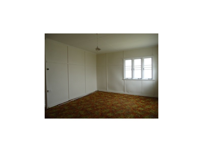 18 Briggs Road, Eastern Heights QLD 4305