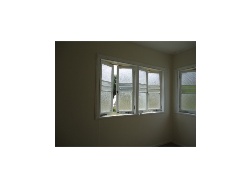 18 Briggs Road, Eastern Heights QLD 4305