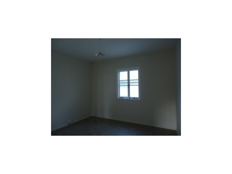 18 Briggs Road, Eastern Heights QLD 4305