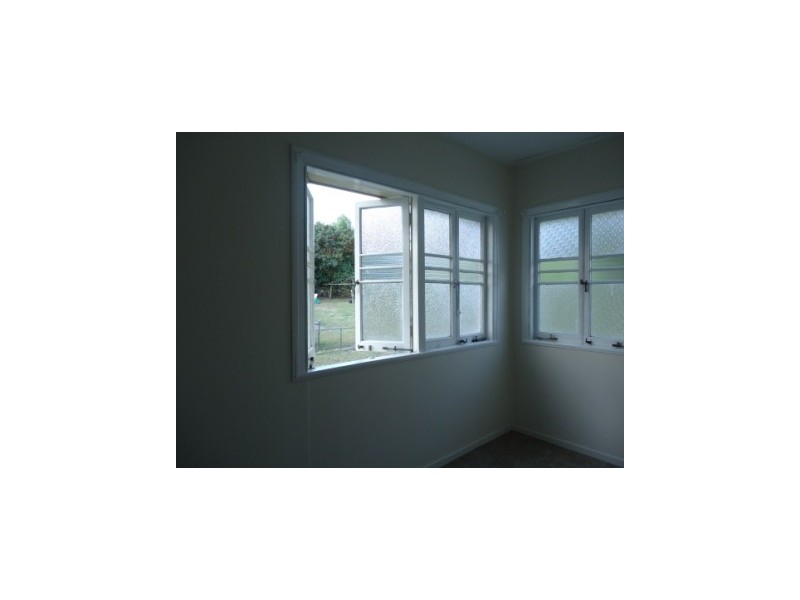 18 Briggs Road, Eastern Heights QLD 4305