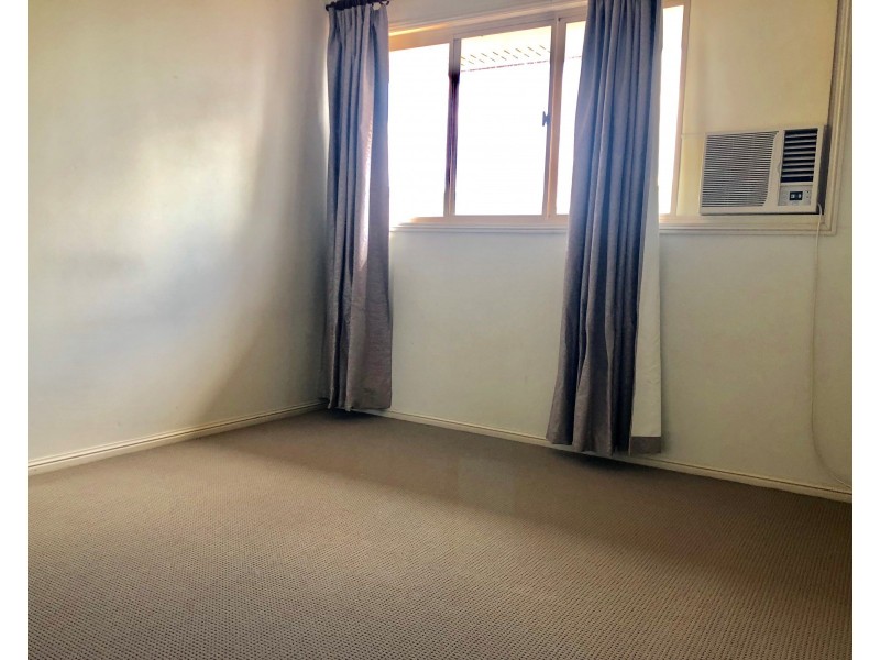 1/4 Roderick Street, Ipswich QLD 4305