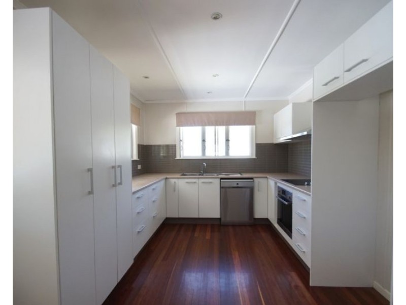 18 Grenadier Circle, Ebbw Vale QLD 4304