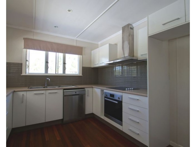 18 Grenadier Circle, Ebbw Vale QLD 4304