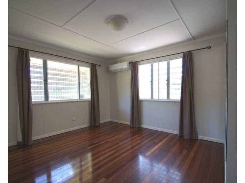 18 Grenadier Circle, Ebbw Vale QLD 4304