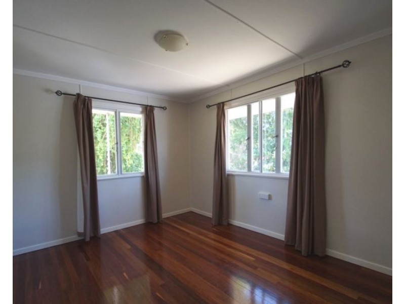 18 Grenadier Circle, Ebbw Vale QLD 4304