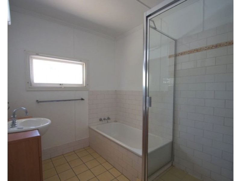 18 Grenadier Circle, Ebbw Vale QLD 4304