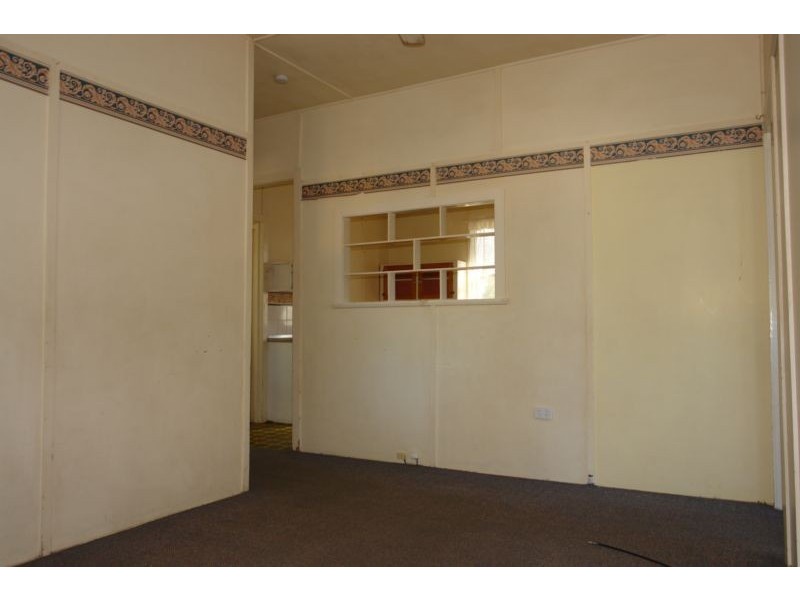 2 Karragaroo Street, Eastern Heights QLD 4305