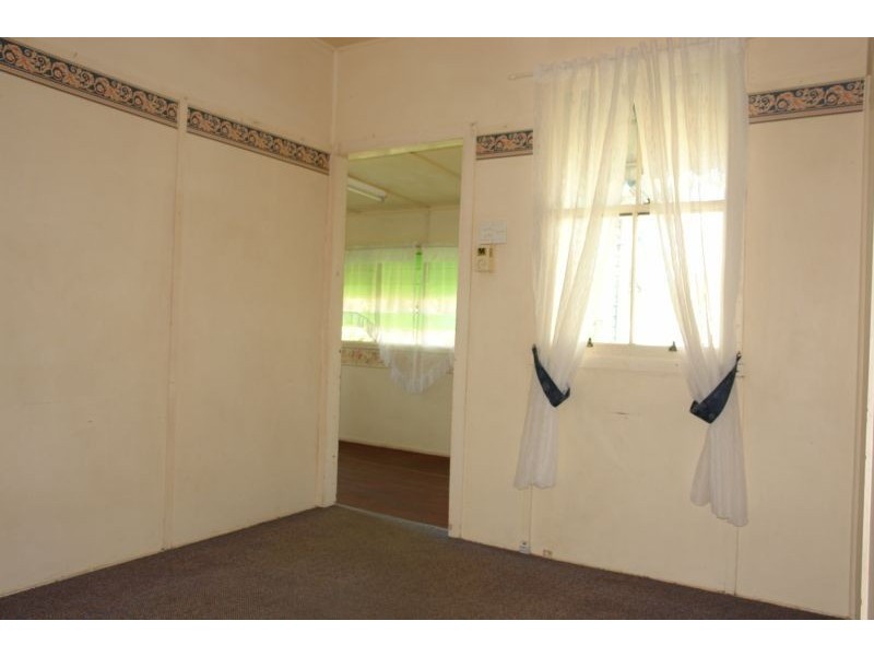 2 Karragaroo Street, Eastern Heights QLD 4305