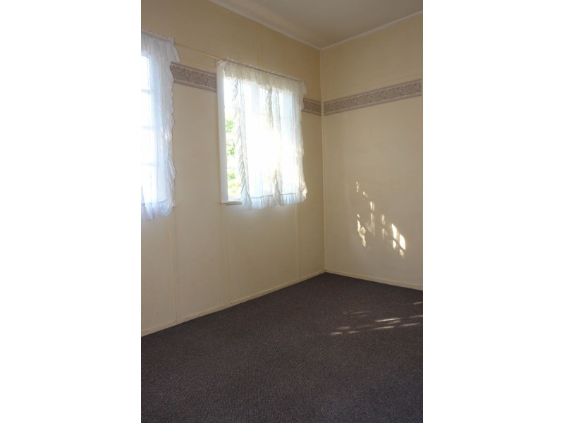 2 Karragaroo Street, Eastern Heights QLD 4305