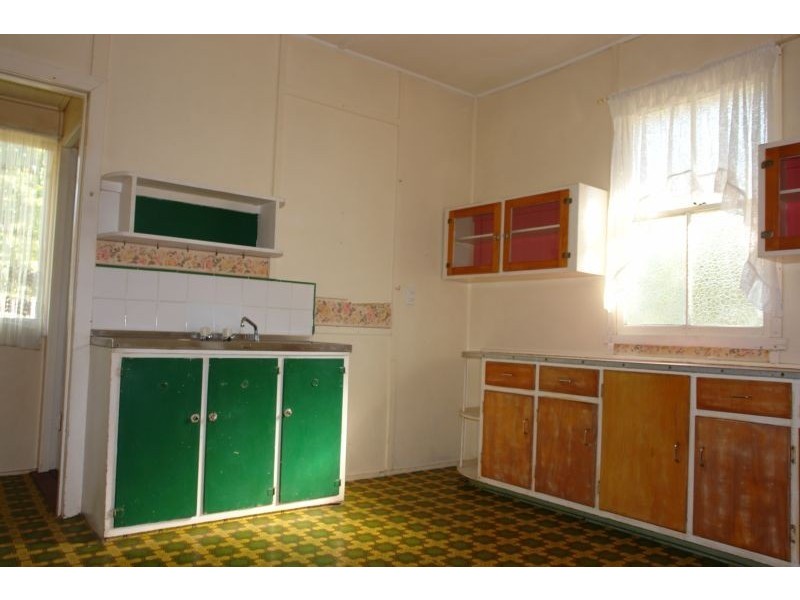 2 Karragaroo Street, Eastern Heights QLD 4305