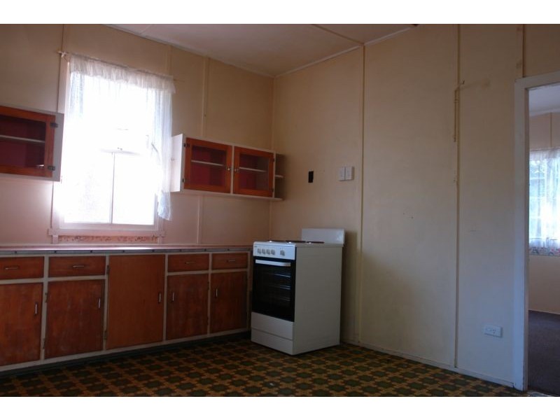 2 Karragaroo Street, Eastern Heights QLD 4305