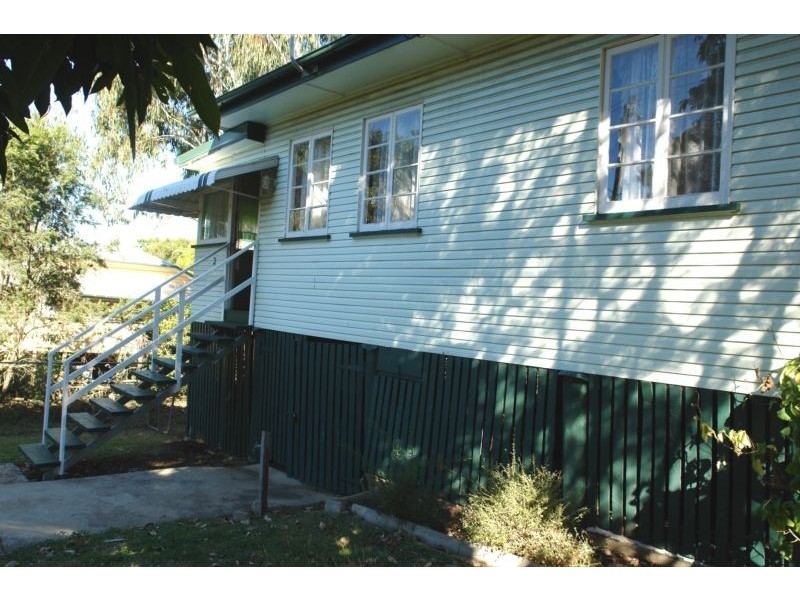 2 Karragaroo Street, Eastern Heights QLD 4305