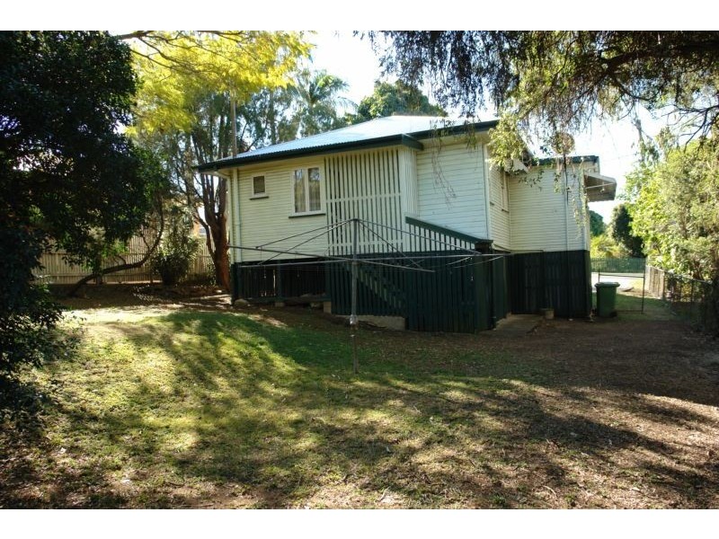 2 Karragaroo Street, Eastern Heights QLD 4305