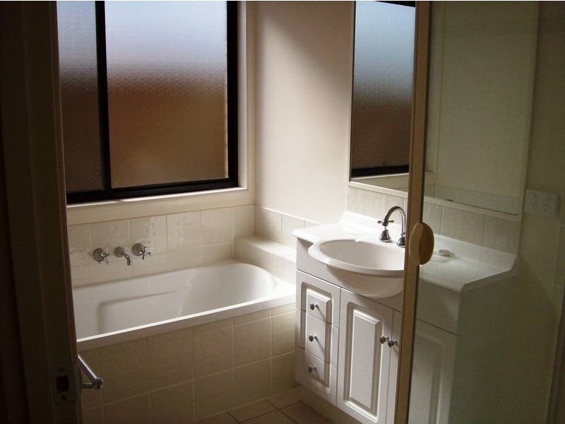 60 Banksia Drive, Raceview QLD 4305