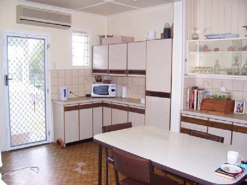 18 Rex Street, Eastern Heights QLD 4305