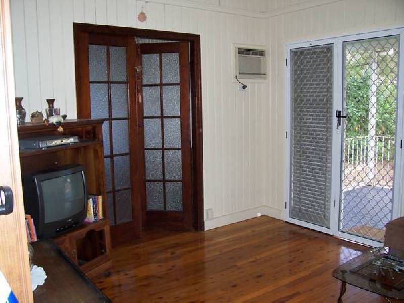 18 Rex Street, Eastern Heights QLD 4305