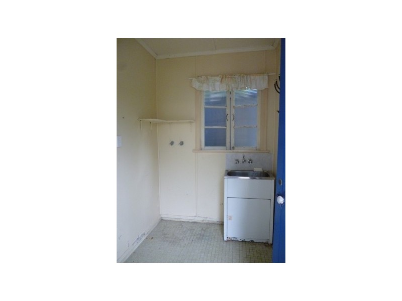 1 Irvine Street, East Ipswich QLD 4305