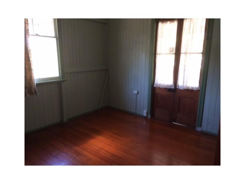 2 Chamberlain Street, Sadliers Crossing QLD 4305