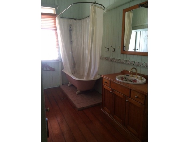 2 Chamberlain Street, Sadliers Crossing QLD 4305