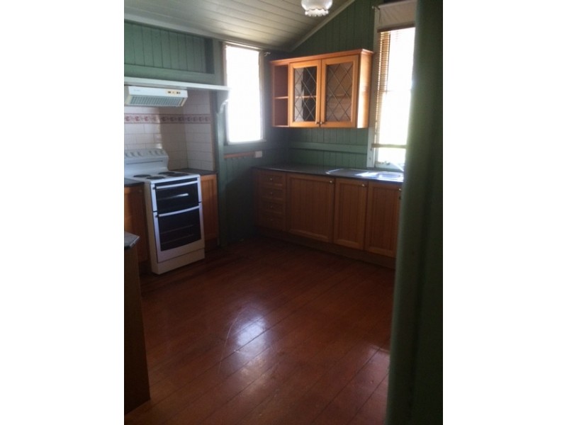 2 Chamberlain Street, Sadliers Crossing QLD 4305