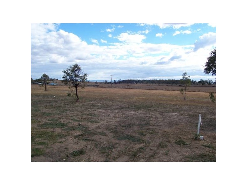 Ivory Close, Peak Crossing QLD 4306