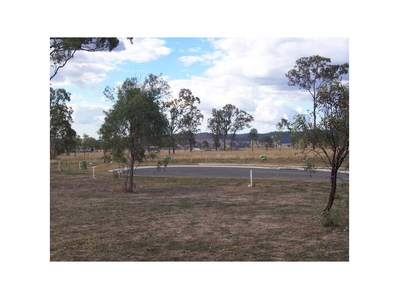 Ivory Close, Peak Crossing QLD 4306