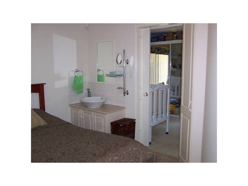 Yamanto QLD 4305