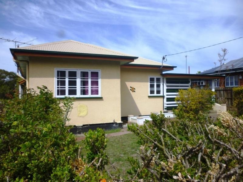 3 Robertson Road, Eastern Heights QLD 4305
