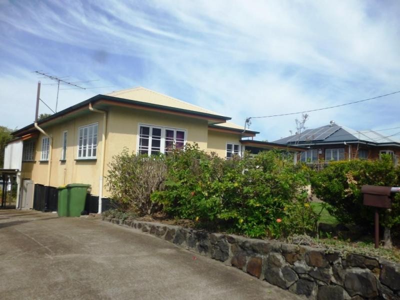 3 Robertson Road, Eastern Heights QLD 4305