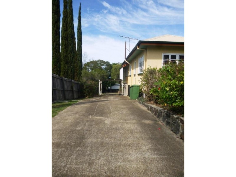3 Robertson Road, Eastern Heights QLD 4305