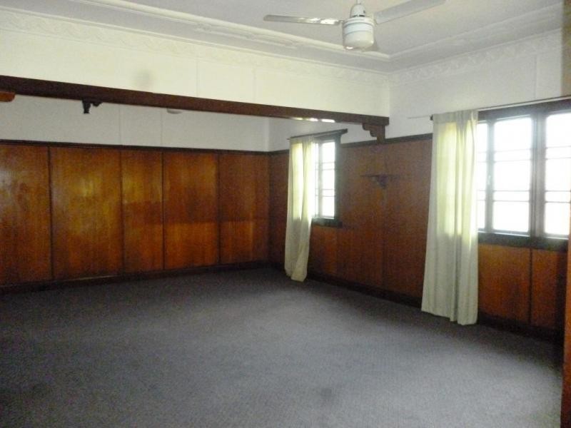 3 Robertson Road, Eastern Heights QLD 4305