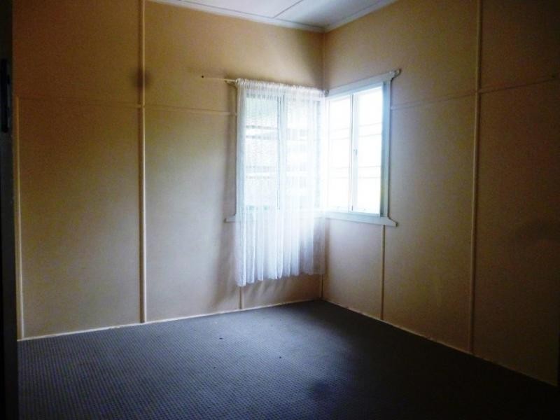 3 Robertson Road, Eastern Heights QLD 4305