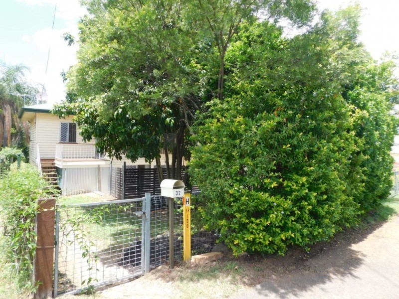 32 Darling Street East, Sadliers Crossing QLD 4305