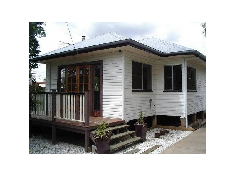 1 Roberts Street, North Ipswich QLD 4305