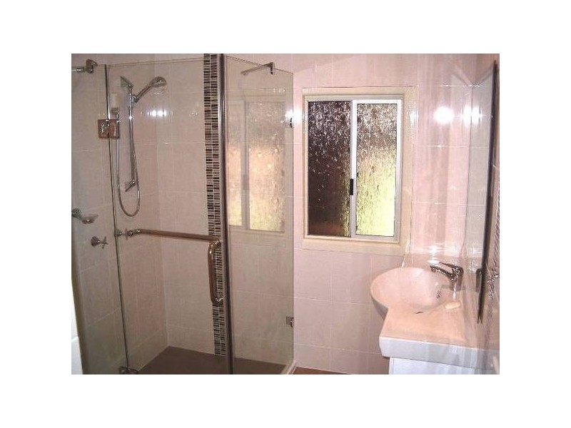 1 Roberts Street, North Ipswich QLD 4305