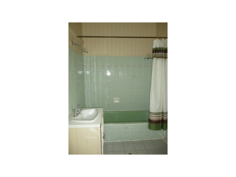 1/234 Warwick Road, Churchill QLD 4305